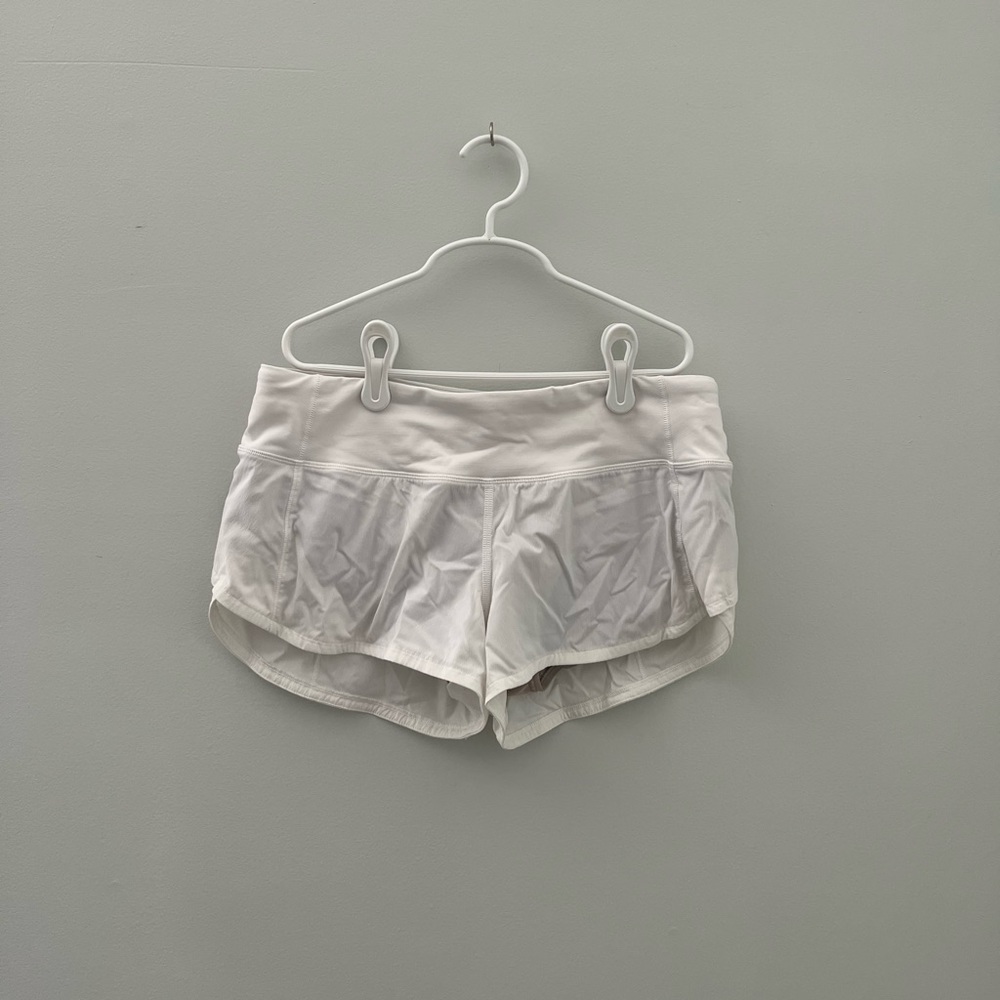 Lululemon white speed up shorts 2.5”